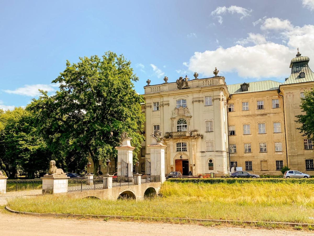 Hotel Zamek Krolewski W Rydzynie Rydzyna Exterior photo